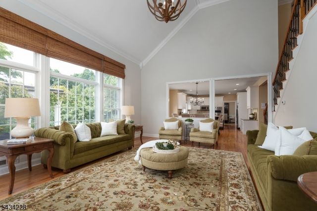 7 Silver Maple Ct, Montgomery Twp., NJ 08502