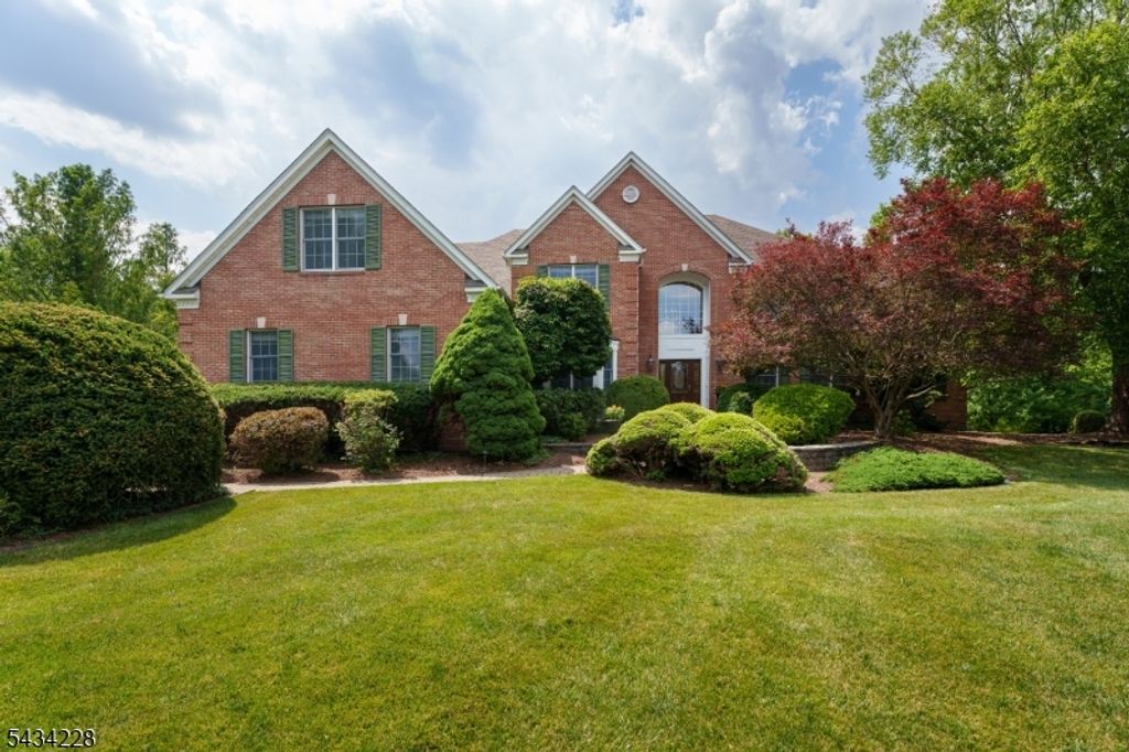 7 Silver Maple Ct, Montgomery Twp., NJ 08502