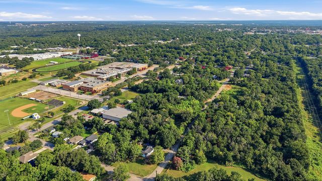 1917 S Fannin Avenue, Denison, TX 75020