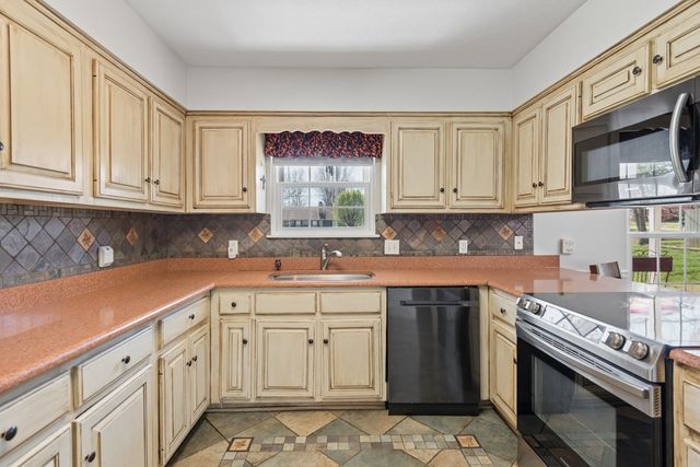 503 Cedar Brook Dr, White House, TN 37188