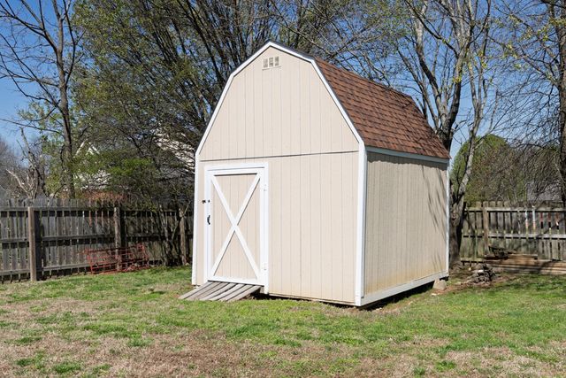 503 Cedar Brook Dr, White House, TN 37188