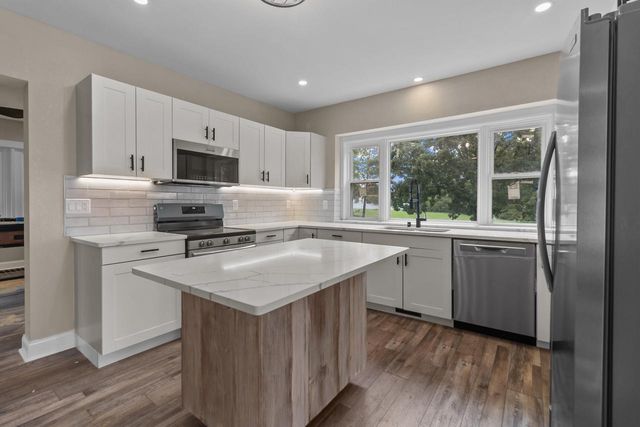 11507 W Church STREET, Franklin, WI 53132