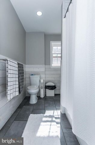 2711 E CAMBRIA ST, Philadelphia, PA 19134