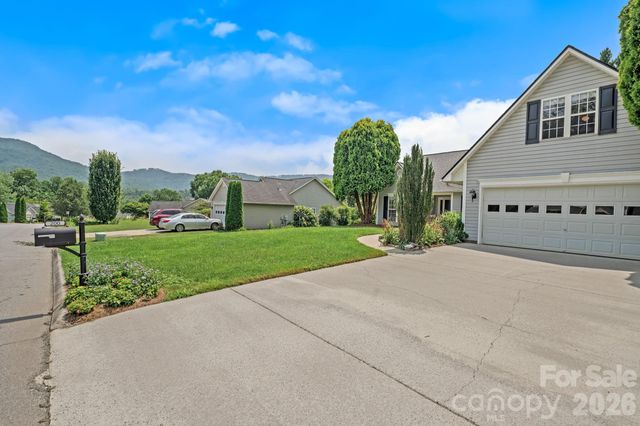 200 Planters Creek Road, Fletcher, NC 28732