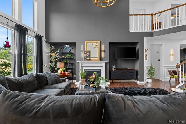 2210 Findley Circle, Lake Orion, MI 48360