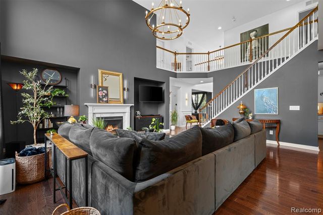 2210 Findley Circle, Lake Orion, MI 48360