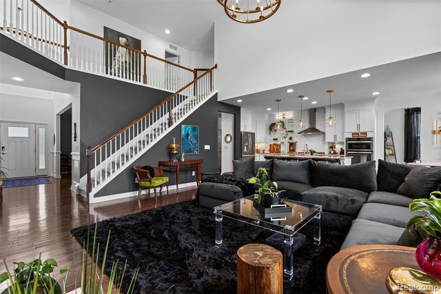 2210 Findley Circle, Lake Orion, MI 48360