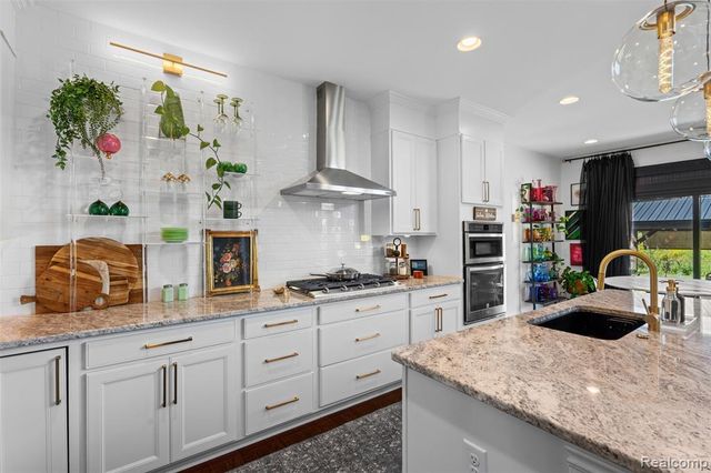 2210 Findley Circle, Lake Orion, MI 48360