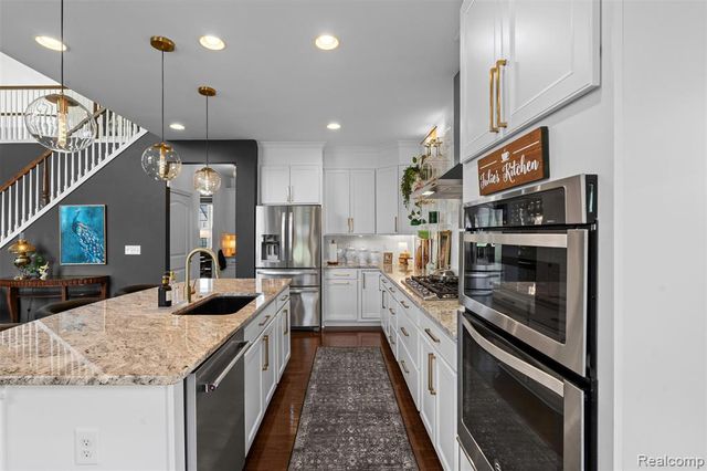2210 Findley Circle, Lake Orion, MI 48360