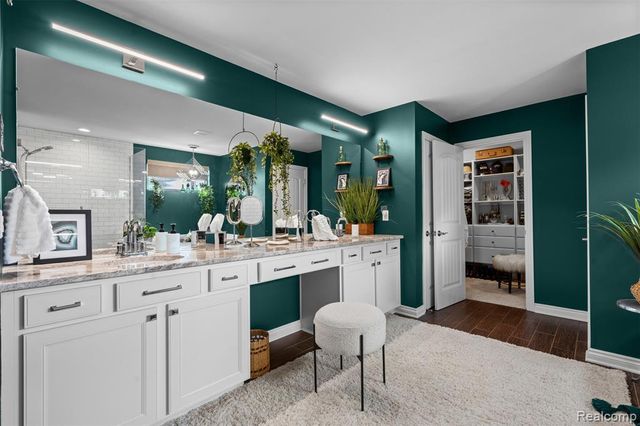 2210 Findley Circle, Lake Orion, MI 48360