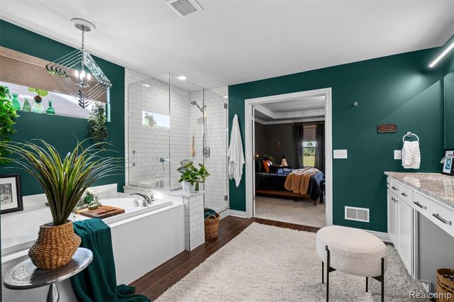 2210 Findley Circle, Lake Orion, MI 48360