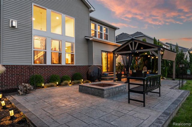 2210 Findley Circle, Lake Orion, MI 48360