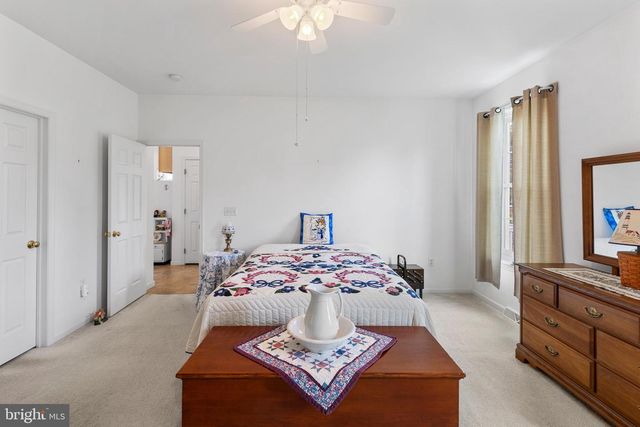 424 HAYMARKET LN, Lititz, PA 17543