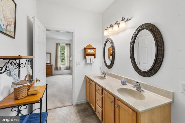 424 HAYMARKET LN, Lititz, PA 17543