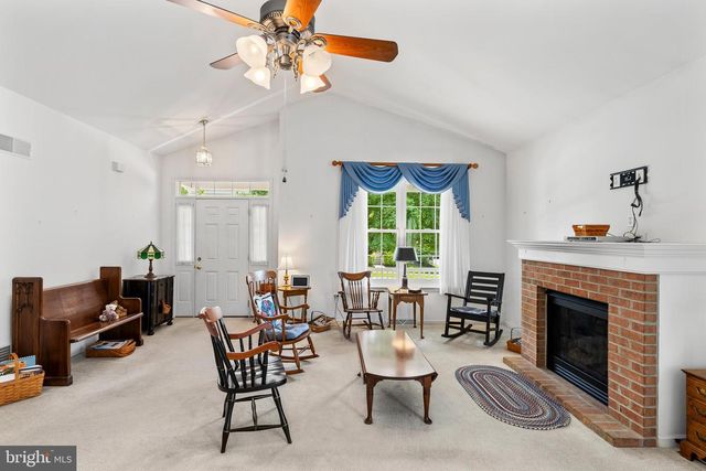 424 HAYMARKET LN, Lititz, PA 17543