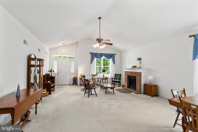 424 HAYMARKET LN, Lititz, PA 17543