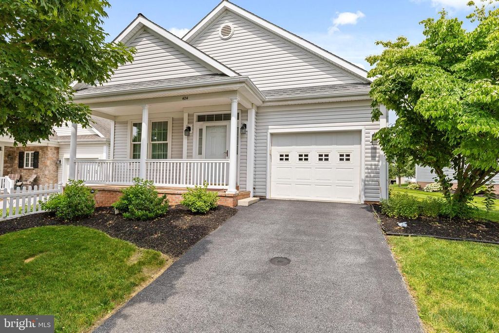 424 HAYMARKET LN, Lititz, PA 17543