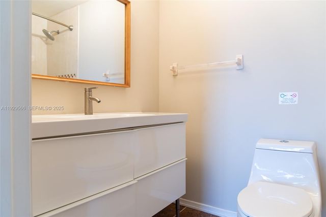 16749 Hemingway Dr, Weston, FL 33326