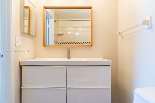 16749 Hemingway Dr, Weston, FL 33326