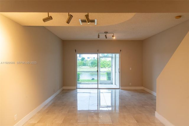 16749 Hemingway Dr, Weston, FL 33326