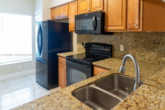 16749 Hemingway Dr, Weston, FL 33326