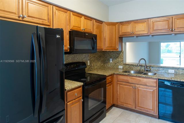 16749 Hemingway Dr, Weston, FL 33326