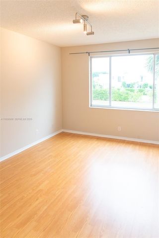 16749 Hemingway Dr, Weston, FL 33326