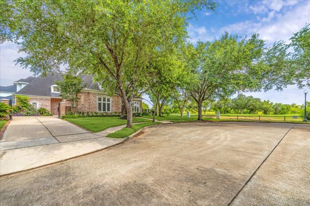 4111 Thistle Hill Court, Sugar Land, TX 77479