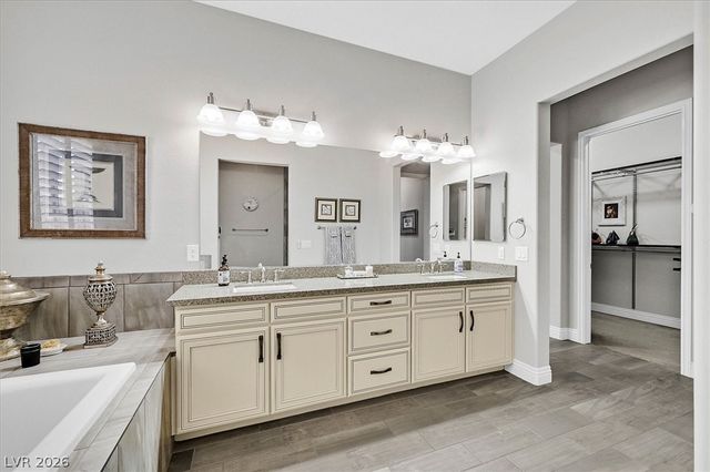 9812 Guiding Light Avenue, Las Vegas, NV 89149