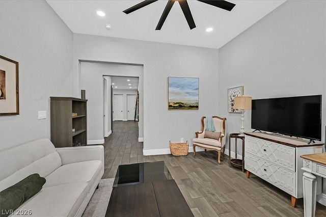 9812 Guiding Light Avenue, Las Vegas, NV 89149