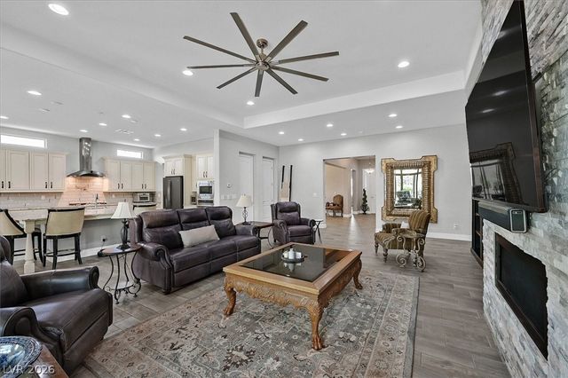 9812 Guiding Light Avenue, Las Vegas, NV 89149