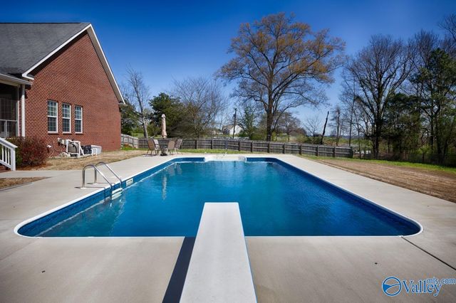 1485 Thompson Falls Road, Guntersville, AL 35976