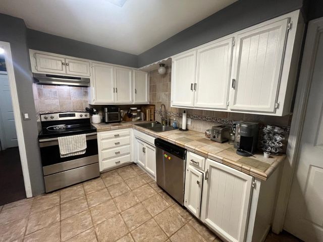 467 E Churchill St, Stockton, CA 95204