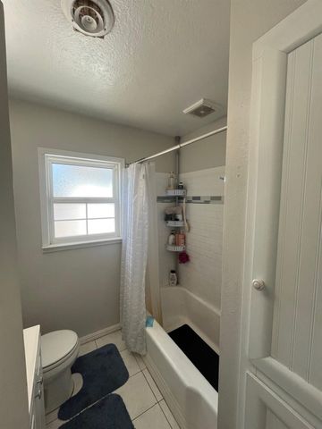 467 E Churchill St, Stockton, CA 95204