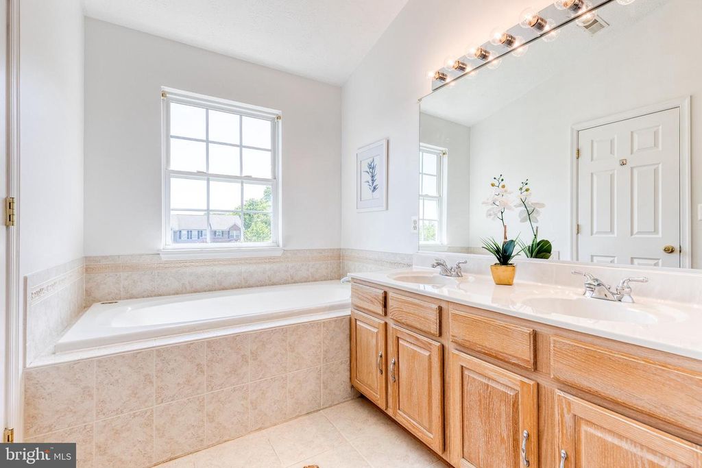 Image 37 of property listing at 5048 KEMSLEY CT, Baltimore, MD 21237