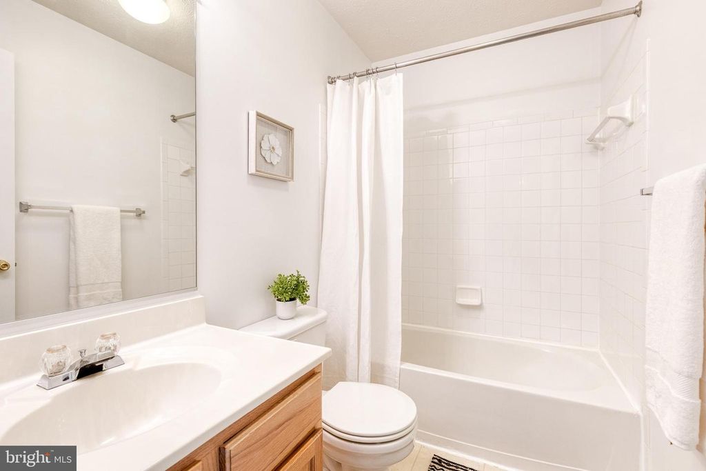 Image 40 of property listing at 5048 KEMSLEY CT, Baltimore, MD 21237