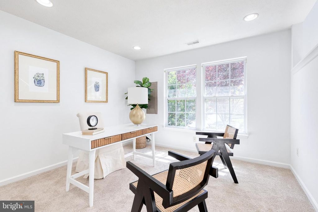 Image 7 of property listing at 5048 KEMSLEY CT, Baltimore, MD 21237