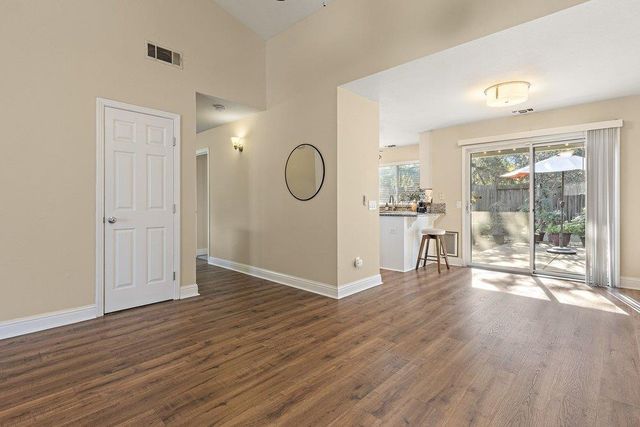 6728 Palmtree Ct, Fair Oaks, CA 95628