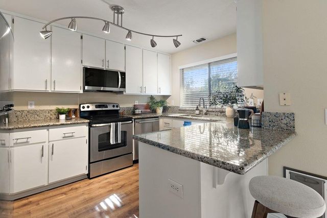 6728 Palmtree Ct, Fair Oaks, CA 95628