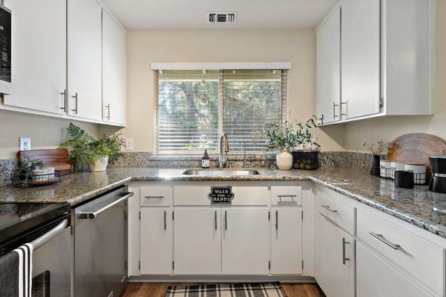 6728 Palmtree Ct, Fair Oaks, CA 95628