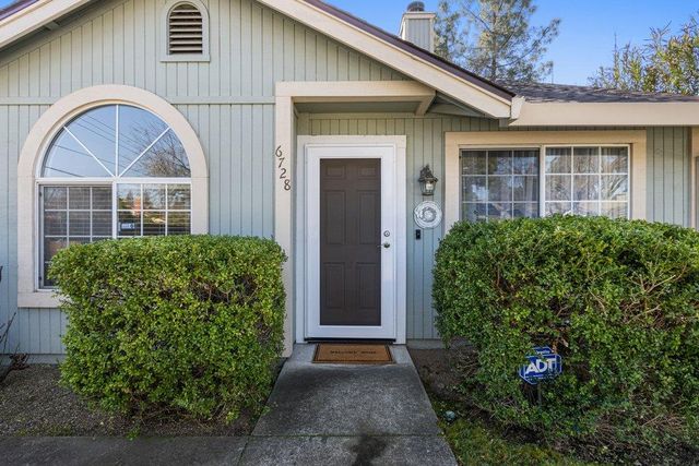 6728 Palmtree Ct, Fair Oaks, CA 95628