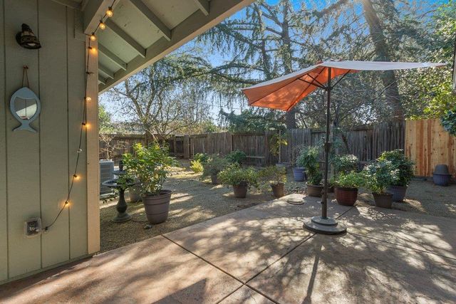 6728 Palmtree Ct, Fair Oaks, CA 95628