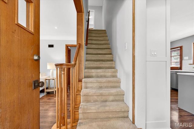 945 Liggett Avenue, Crestwood, MO 63126