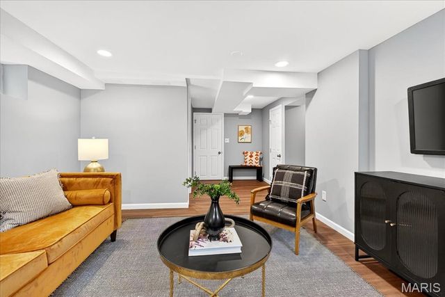 945 Liggett Avenue, Crestwood, MO 63126