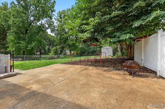 945 Liggett Avenue, Crestwood, MO 63126