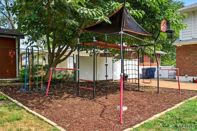 945 Liggett Avenue, Crestwood, MO 63126