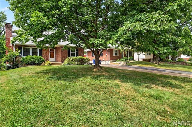 945 Liggett Avenue, Crestwood, MO 63126