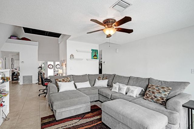 9471 SW 49th Place, Cooper City, FL 33328