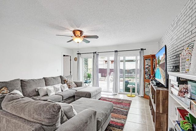 9471 SW 49th Place, Cooper City, FL 33328