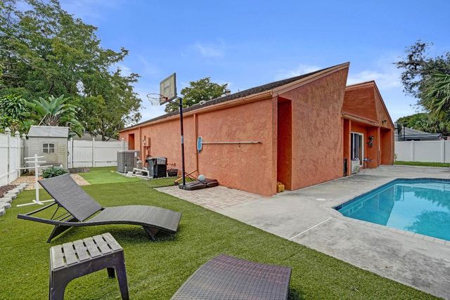 9471 SW 49th Place, Cooper City, FL 33328